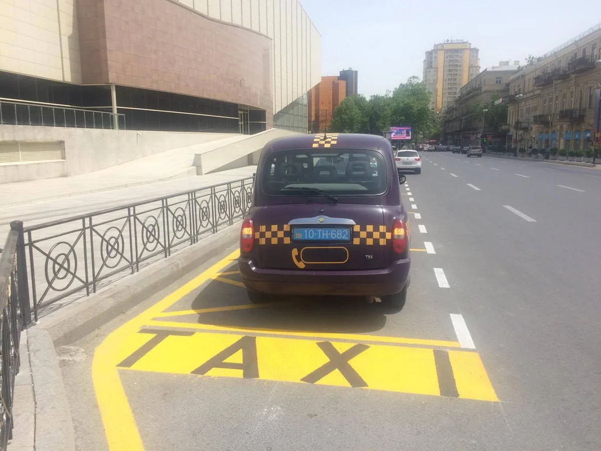 Bakıda taksi duracaqları üçün xətlər çəkilir