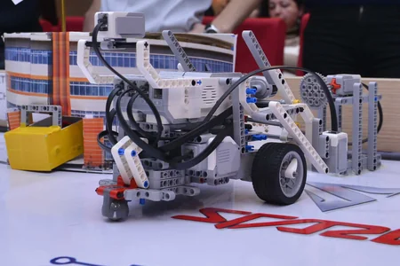 ​Bakı Alı Neft Məktəbində “Robototexnika” üzrə yarışma keçirilib