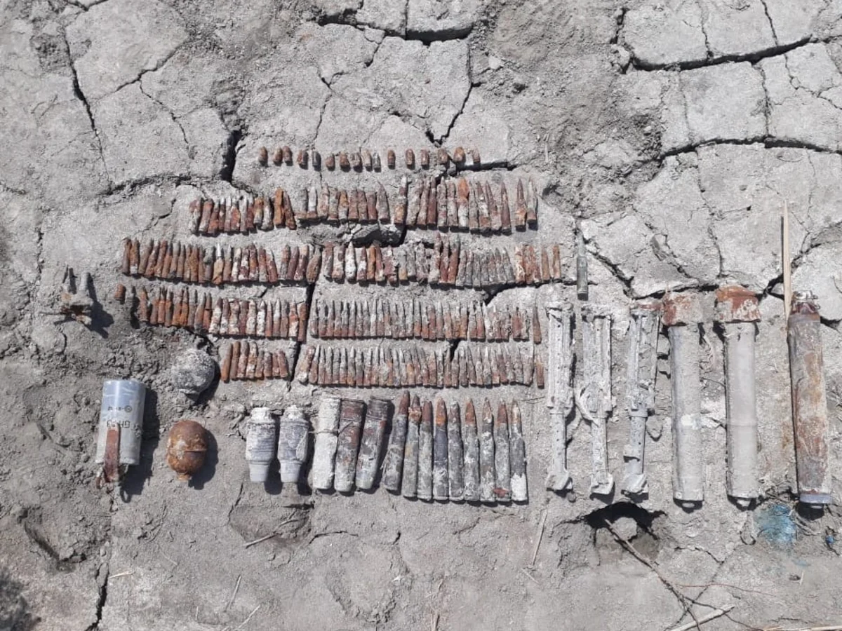 Biləsuvarda 49 ədəd müxtəlif növ partlamamış hərbi sursat aşkar olunub