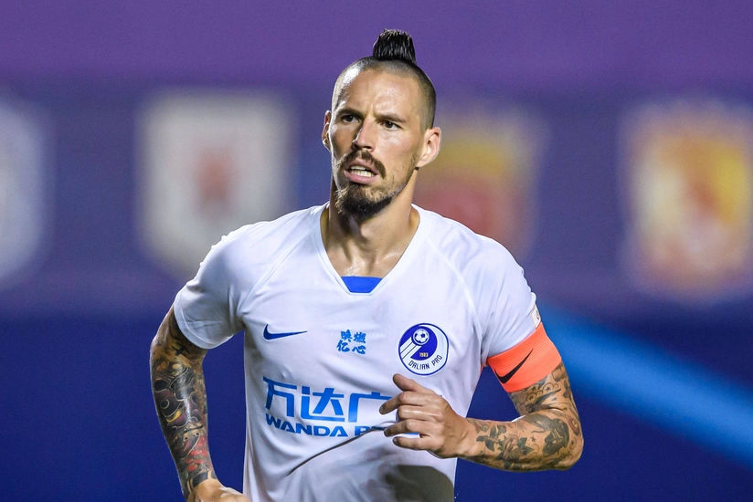 Tanınmış futbolçu Çin klubundan ayrılır
