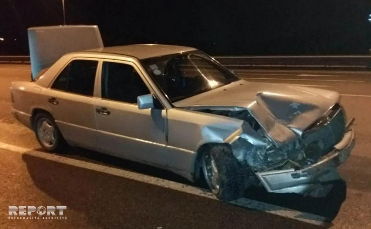 Hava limanı yolunda iki maşın toqquşub - VİDEO