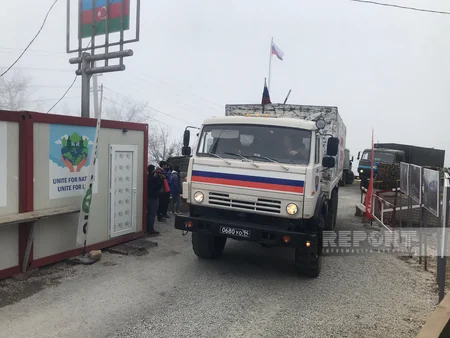 За день по дороге Ханкенди-Лачын обеспечен беспрепятственный проезд 98 автомобилей РМК