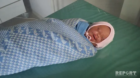 Bərdə xəstəxanasının qarşısına atılan körpənin evdə doğulduğu məlum olub - FOTO