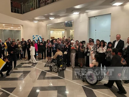 Bakıda fiziki məhdudiyyətli insanlar üçün xüsusi moda nümayişi keçirilib