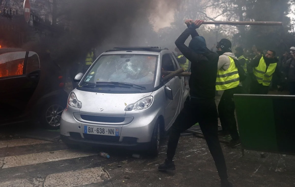 Parisdə etirazlar zamanı yaralıların sayı 133 nəfərə çatıb