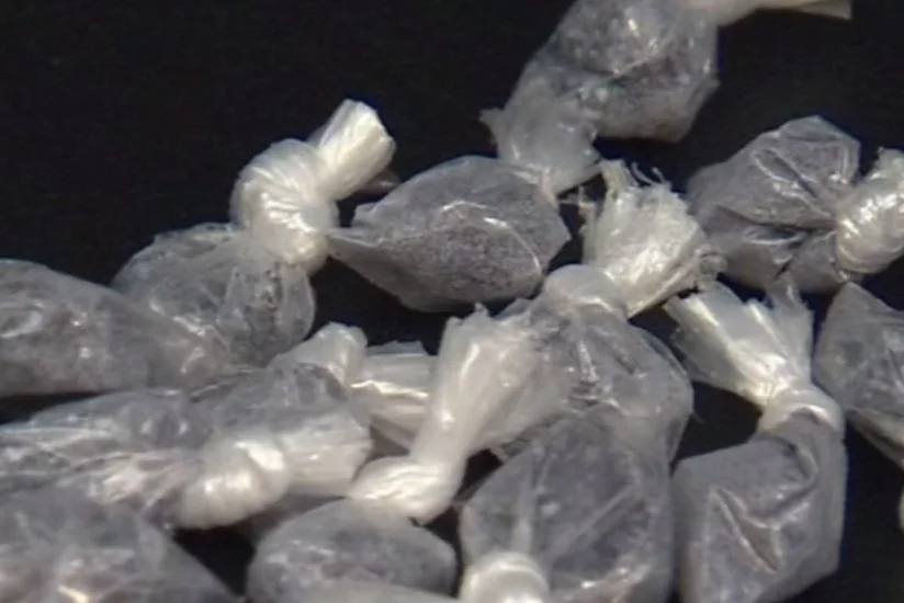 Azərbaycanda siqaret qutularından 6 büküm heroin çıxıb