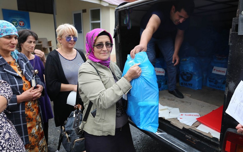 Bakcell təbii fəlakətdən zərər çəkmiş sakinlərə dəstək göstərib