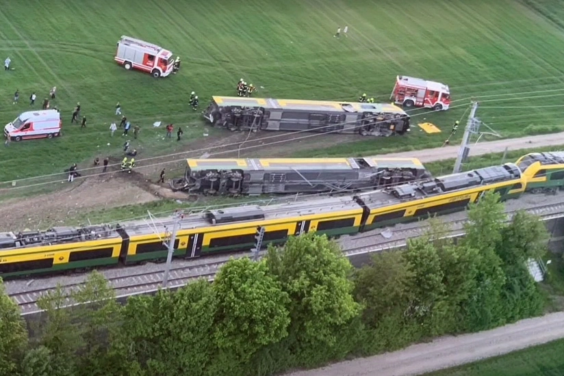 Поезд сошел с рельсов на юге ФРГ, трое погибли, 60 человек пострадали