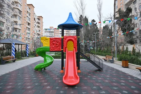 Bakıda növbəti yenilənmiş həyətlər istifadəyə verilib
