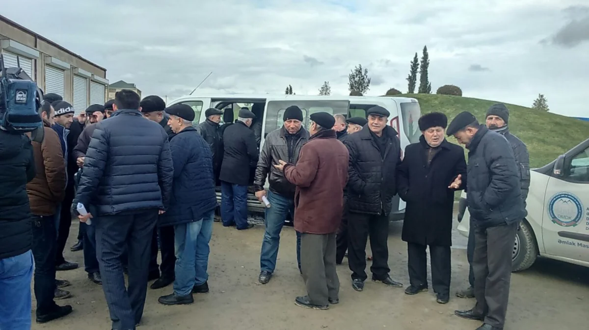 ​Mobil ofislər vasitəsilə yerlərdə mülkiyyət sənədləri qəbul edilib