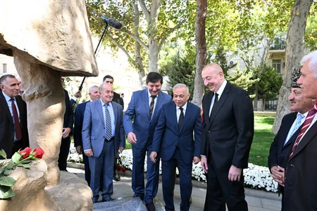 Prezident İlham Əliyev Bakıda Aşıq Ələsgərin abidəsinin açılışında iştirak edib - YENİLƏNİB