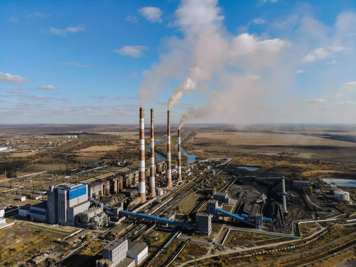 СМИ: Дроны атаковали крупную электростанцию в Ростовской области