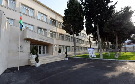 Azərbaycan Prezidenti Bakı Peşə Liseyində həyata keçirilən təmir işlərindən sonrakı vəziyyətlə tanış olub