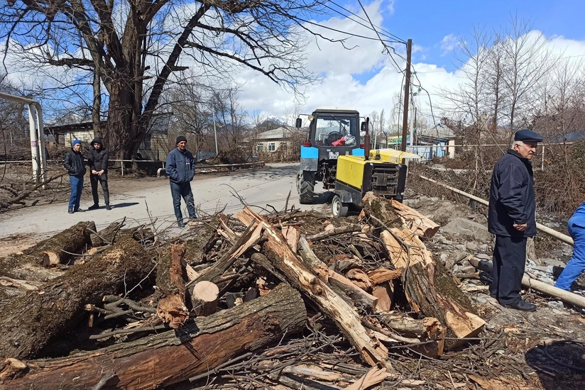 Biləsuvar və Cəlilabadda güclü külək fəsadlar yaradıb