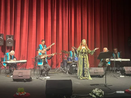 İstanbulda Novruz şənliyində Azərbaycanın Xalq artistinin milli mahnılar ifa edib
