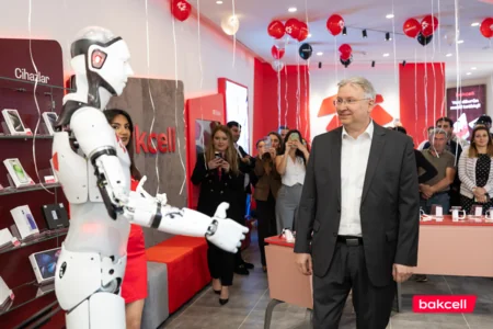 “Bakcell” Fəvvarələr Meydanında yeni innovativ mağazasını təqdim etdi!