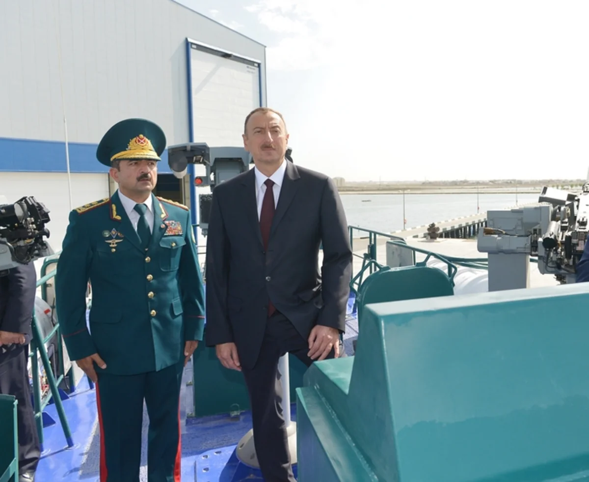 ​Prezident İlham Əliyev DSX-nın Sahil Mühafizəsinin yeni sərhəd gözətçi gəmisi ilə tanış olub
