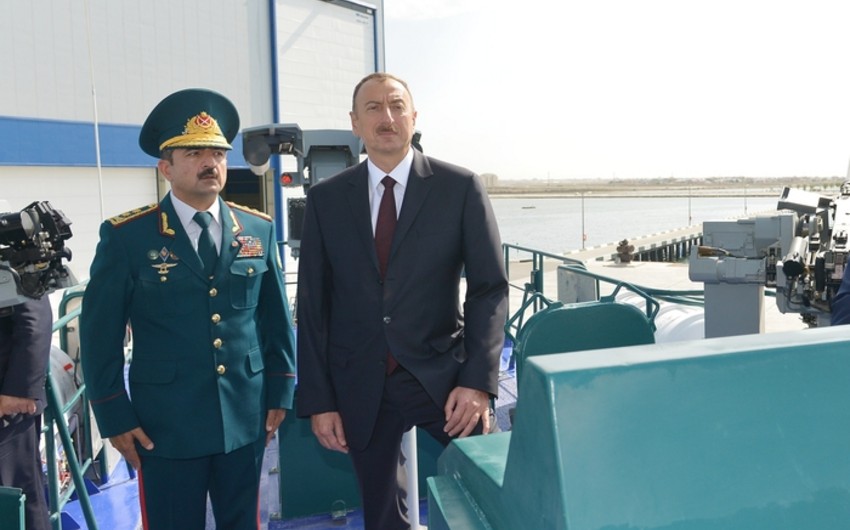 ​Prezident İlham Əliyev DSX-nın Sahil Mühafizəsinin yeni sərhəd gözətçi gəmisi ilə tanış olub
