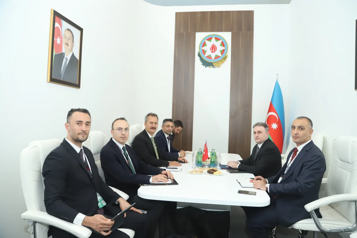 Vüqar Mustafayev xarici ölkə rəsmiləri ilə müdafiə sənayesi üzrə əməkdaşlığı müzakirə edib