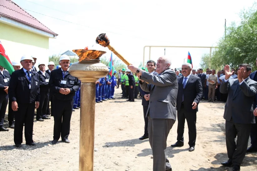 ​SOCAR prezidenti Salyanda kəndə qazın verilməsi mərasimində iştirak edib