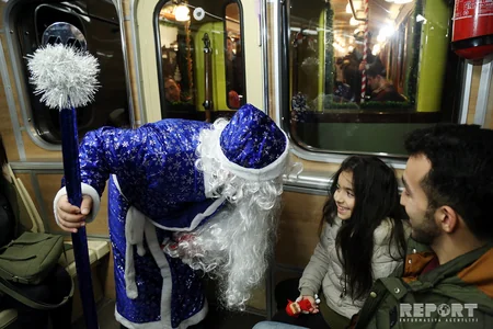 Bakı Metropoliteni kiçik sərnişinlərinə Yeni il sürprizi edib - FOTOREPORTAJ