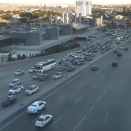Bakıda tıxac yaranan yolların adları açıqlanıb