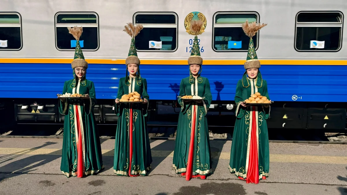Первый в Казахстане туристический поезд отправился в Узбекистан