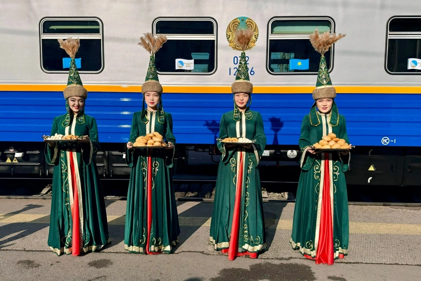 Первый в Казахстане туристический поезд отправился в Узбекистан