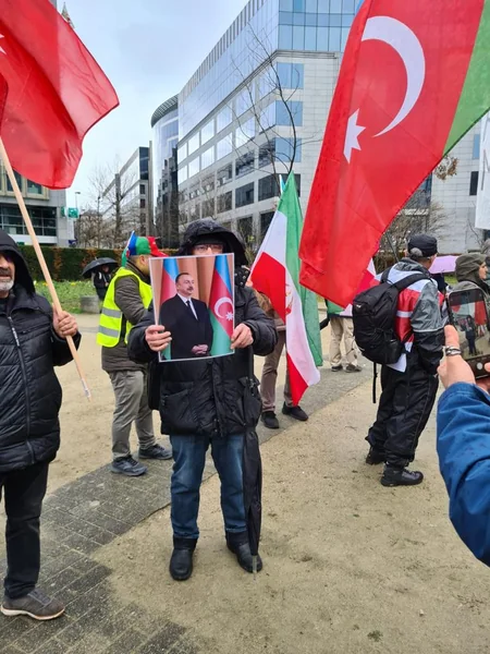 Brüsseldə aksiya keçirən Güney azərbaycanlılar İranla bağlı bəyanat qəbul ediblər - YENİLƏNİB - VİDEO