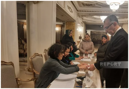 Eldar Əzizov bələdiyyə seçkilərində səs verib