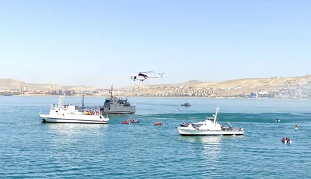 ВМС и МЧС Азербайджана проводят учения в Каспийском море