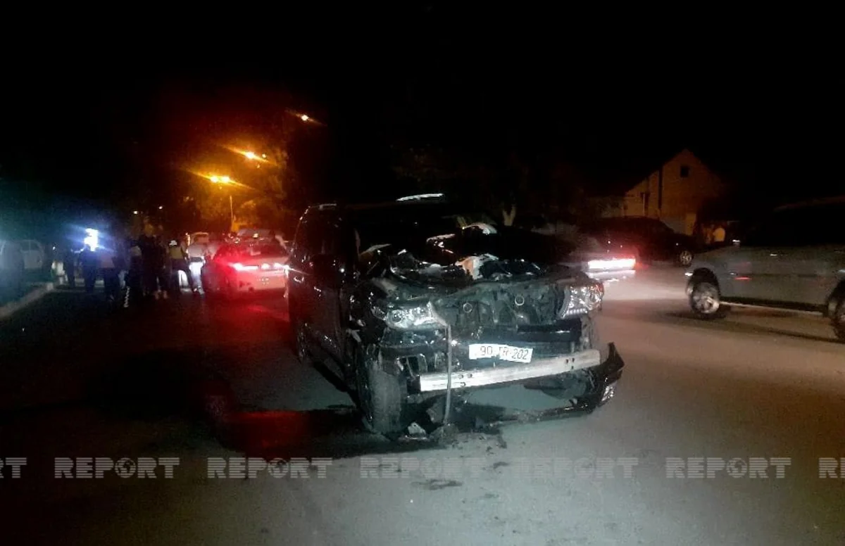 Gəncədə Toyota Prado NİVA-ya çırpılıb, xəsarət alan var