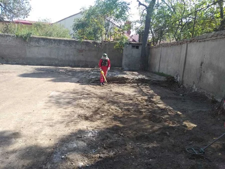 Gəncədə marketin qarşısında raket tapılıb