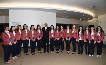 Prezident İlham Əliyev Bakı Şahmat Olimpiadasında mübarizə aparan Azərbaycan idmançıları ilə görüşüb