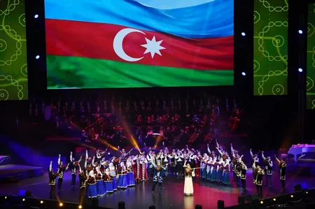 Prezident İlham Əliyev AXC-nin 100 illik yubileyinə həsr edilən konsertdə iştirak edib - YENİLƏNİB-2