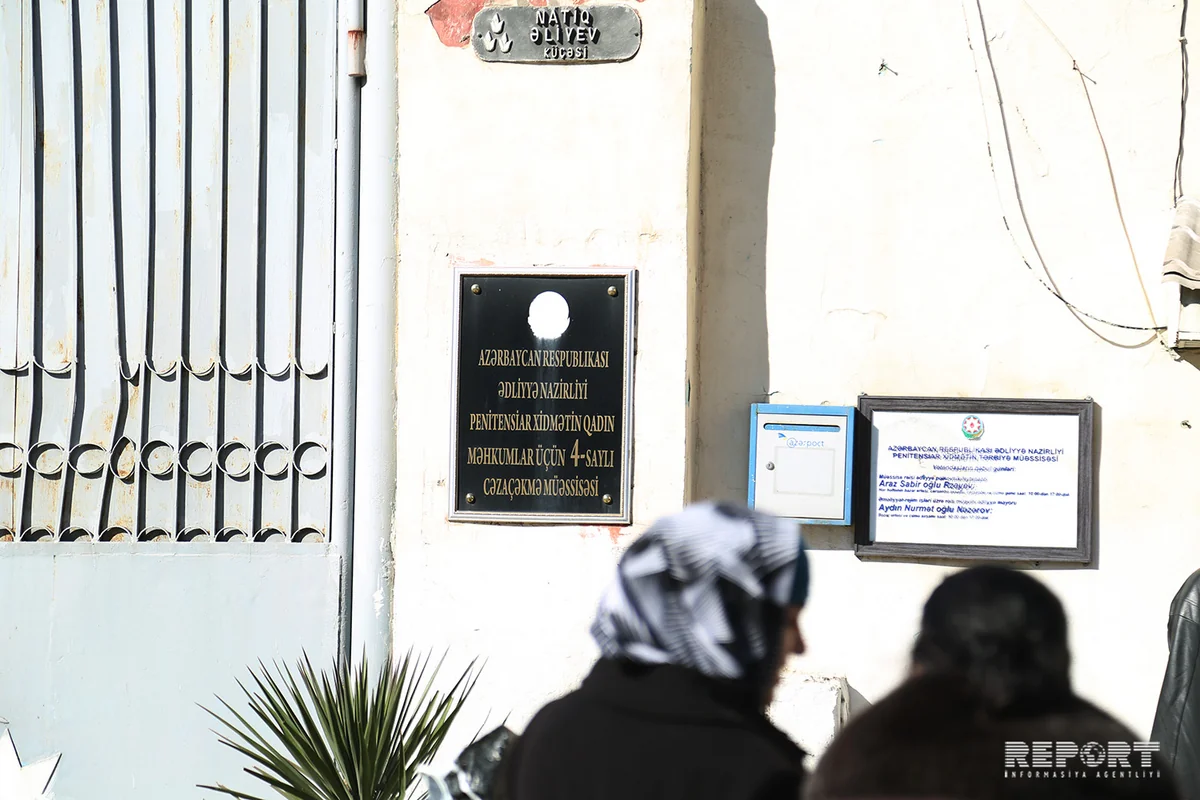 Vəkil cəzaçəkmə müəssisəsini məhkəməyə verib