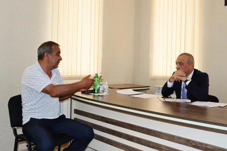 Zaur Mikayılov Xızıda vətəndaşları qəbul edib