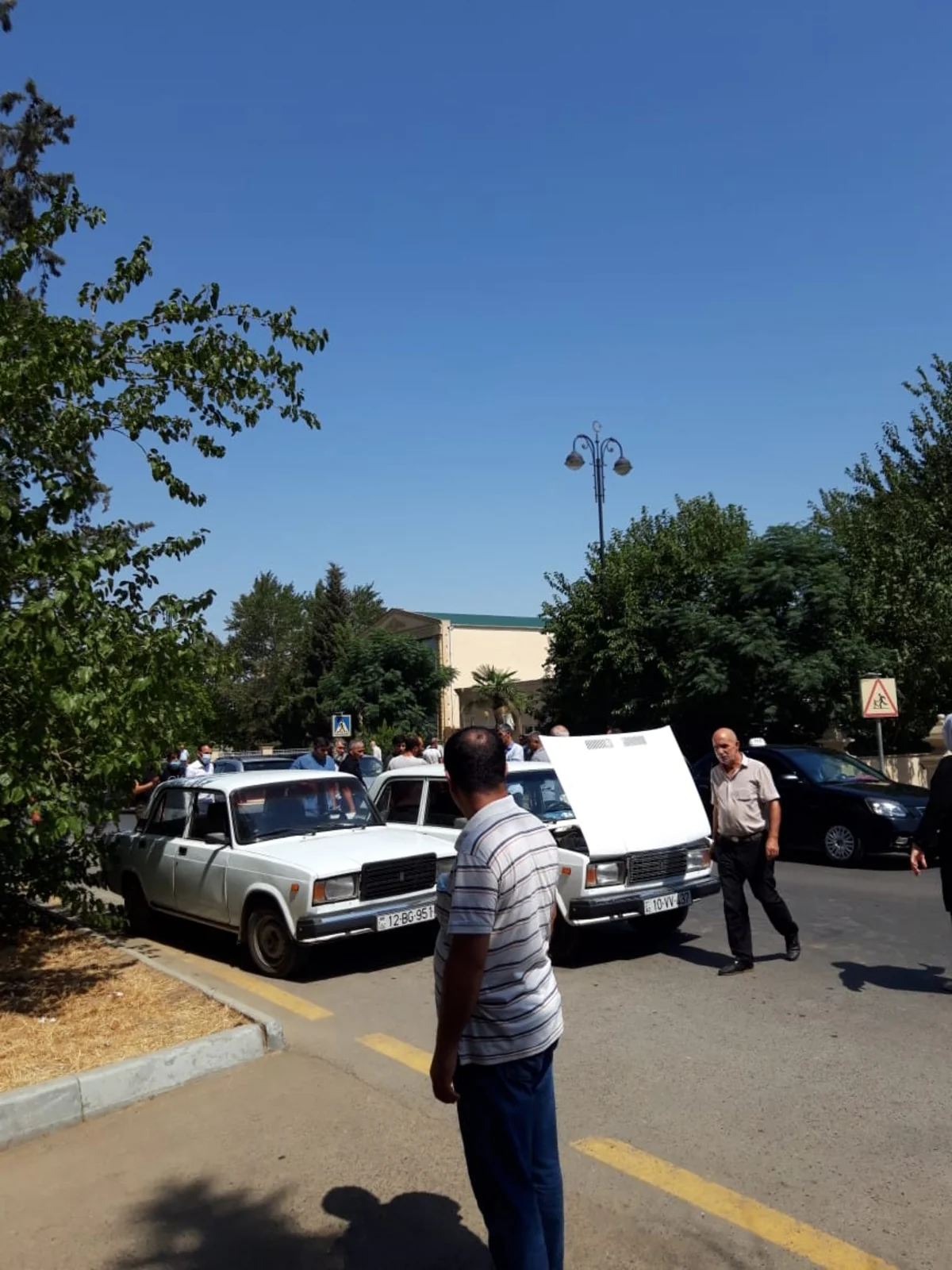 Biləsuvarda üç avtomobil toqquşub