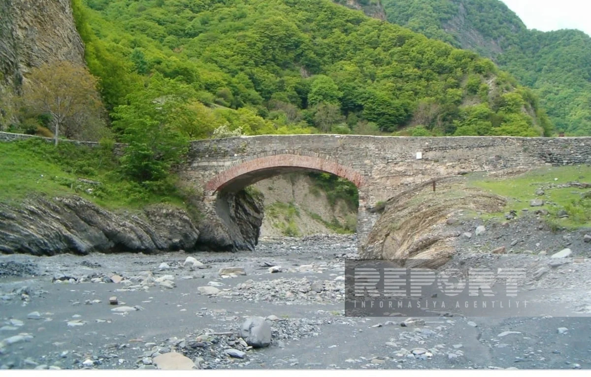 Qaxda məşhur Ulu körpüdə aşınmalar yaranıb