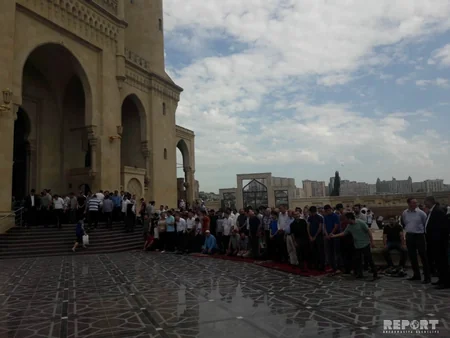 Eid prayer performed in Baku mosques -PHOTO