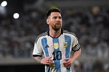 Futbol üzrə bütün zamanların rəmzi komandası açıqlanıb