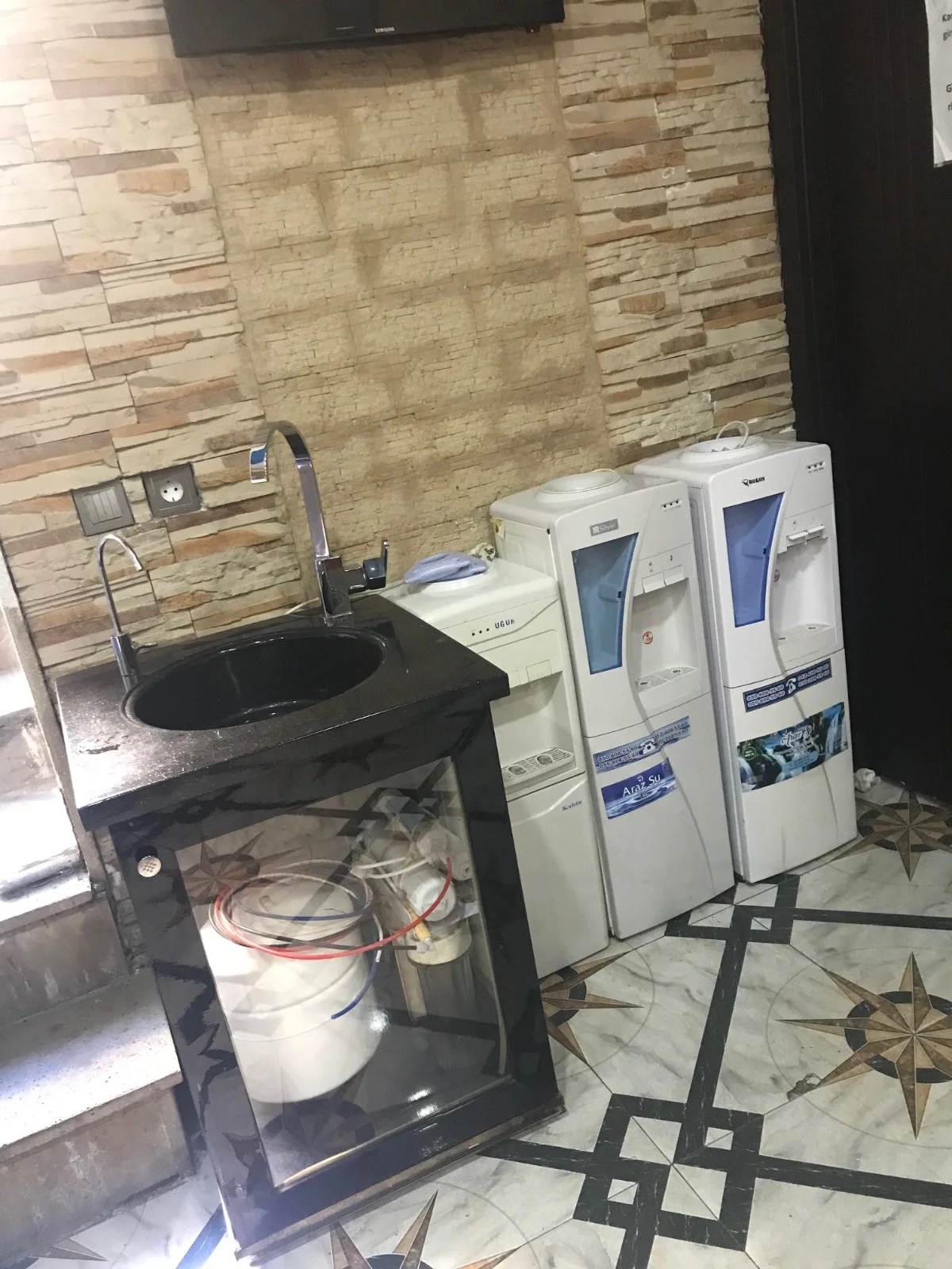 Запрещена продажа бутилированной воды Araz su