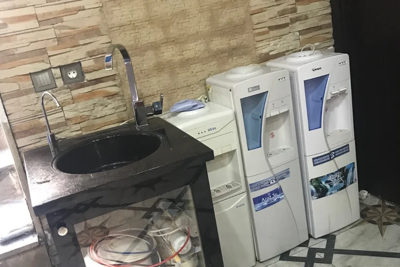 “Araz su”da içməli suyun emalı qadağan olunub, qablaşdırılmış suların satışı dayandırılıb