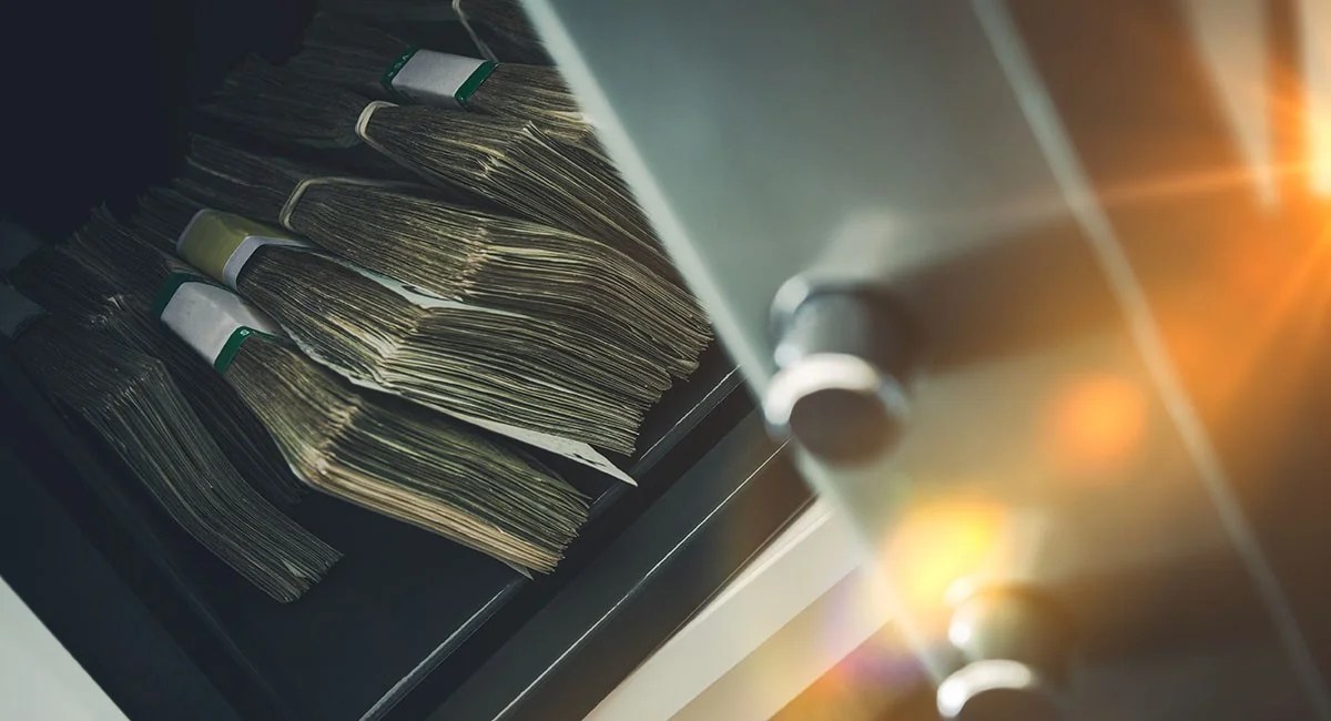 Bakıda içərisində 12 min dollar olan seyf oğurlanıb