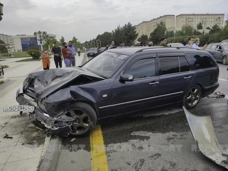 Sumqayıtda iki avtomobil toqquşdu, xəsarət alan var
