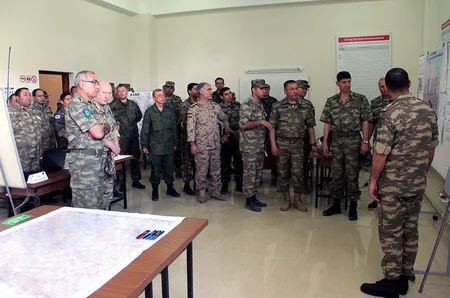 NATO rəsmisi və hərbi attaşelər Azərbaycan ordusunun kəşfiyyat bölüyünün təlimini izləyib