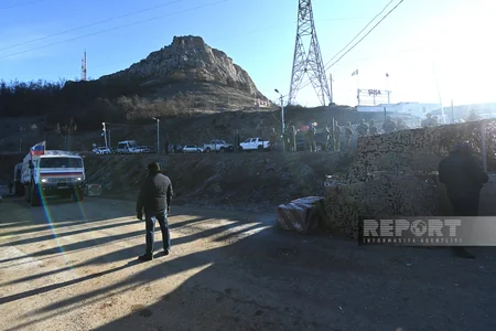 Rusiya sülhməramlılarına məxsus daha 2 təminat avtomobilinin hərəkət etməsinə şərait yaradılıb - VİDEO