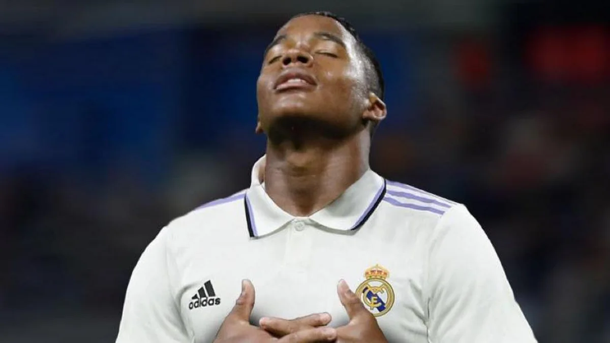 Real Madrid 16 yaşlı hücumçunu 72 milyon avroya transfer edib