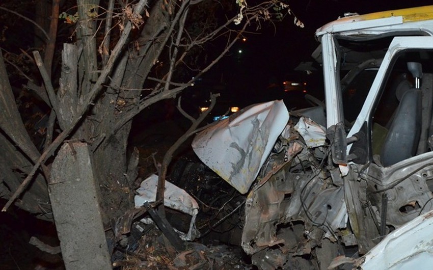 Sumqayıtda yük avtomobili “KamAZ”a çırpılıb, xəsarət alanlar var