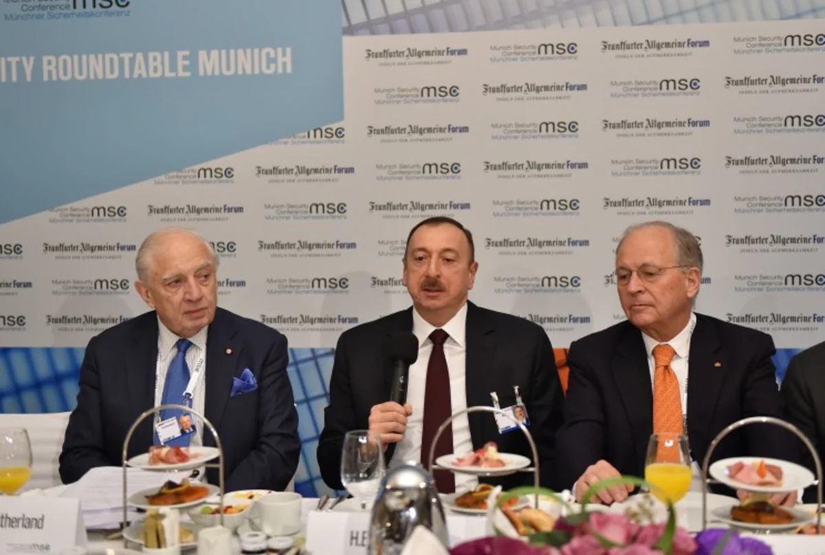 ​İlham Əliyev Münxendə “Şaxələndirmə strategiyaları” mövzusunda “dəyirmi masa”da iştirak edib